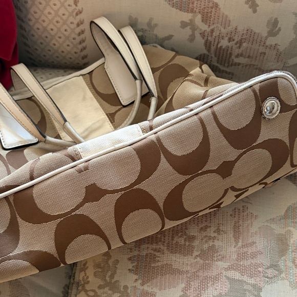 Coach Beige and Brown Signature Shoulder Bag - Picture 2 of 5